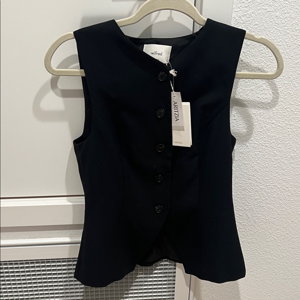 Aritzia Regal Vest Black Top